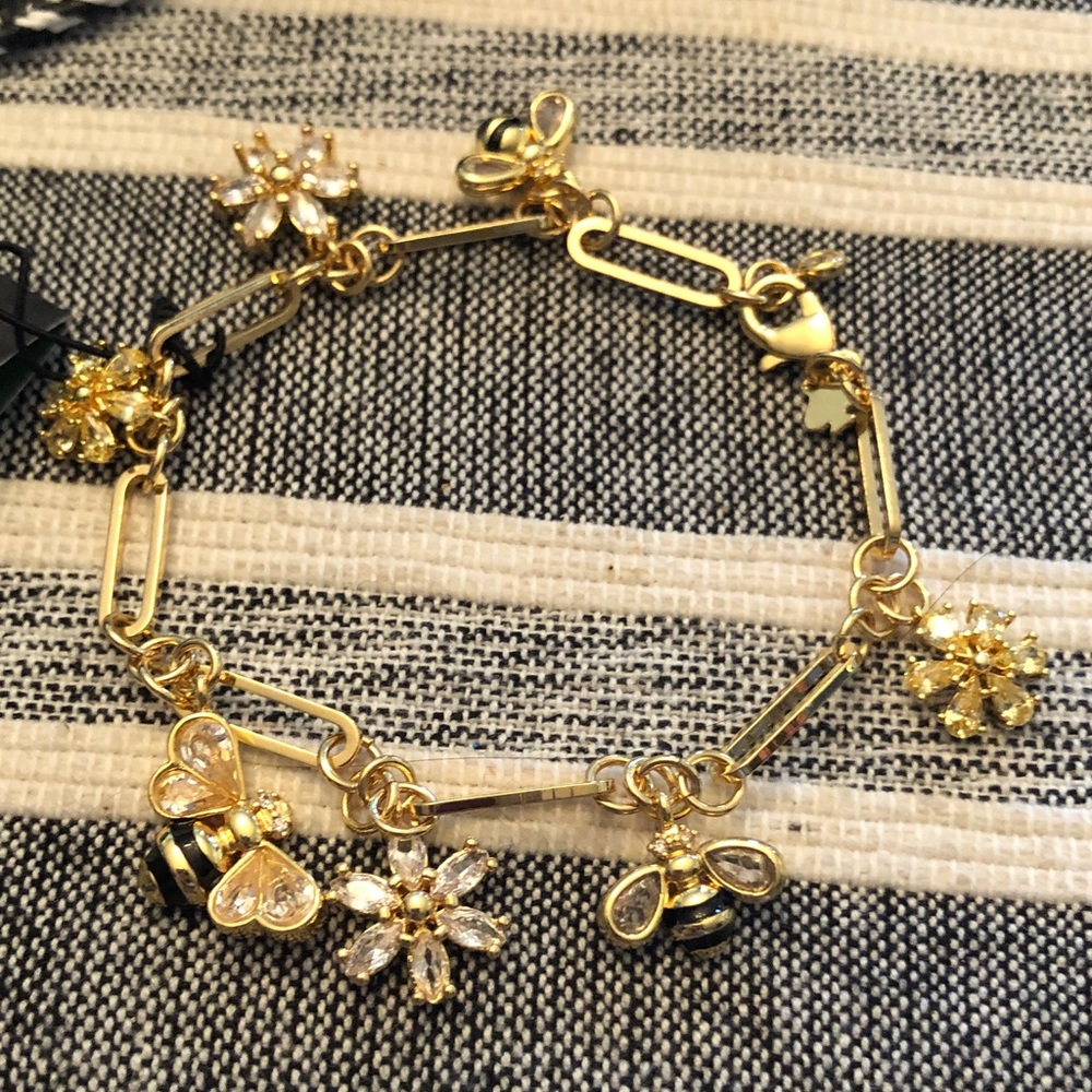 New with tag kate spade gold-tone bee & flower charm bracelet - Picture 3 of 5